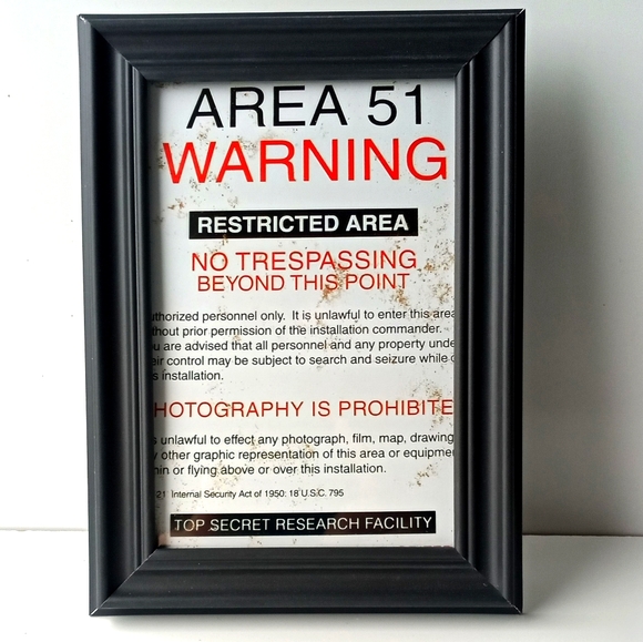 👽 Area 51 Ufo Alien Edgy Alternative Framed Photo Trendy Funny Aliens Sign Art - Picture 4 of 6